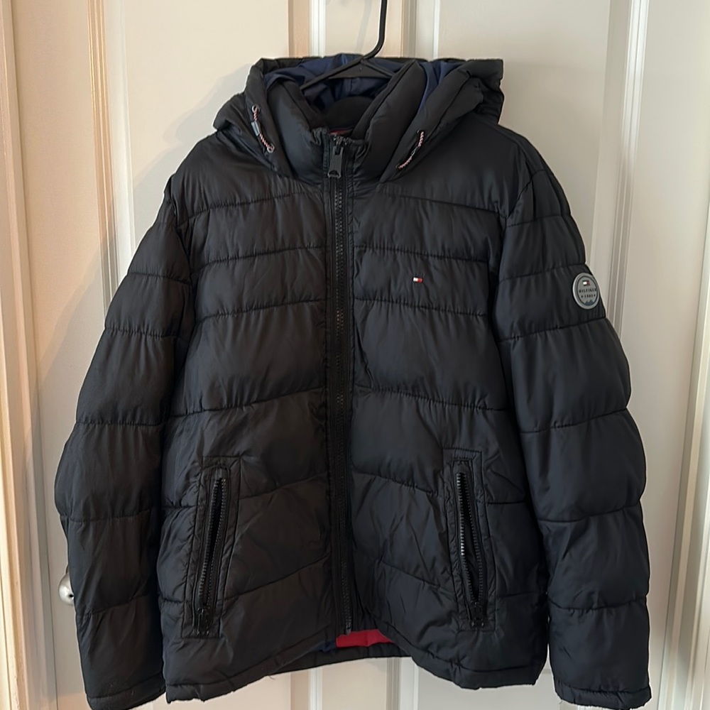 Men’s Tommy Hilfiger black hooded puffer coat sz Large.